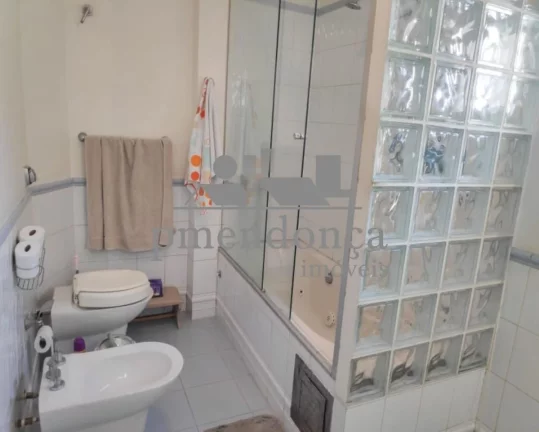 Imagem Apartamento com living para 02 ambientes, amplas janelas, lavabo, dormitórios ricos em armários, b...