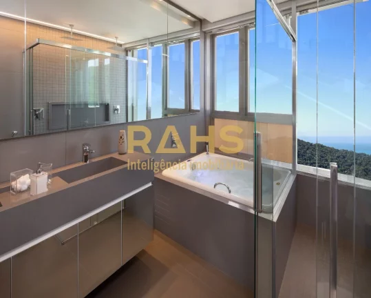 Imagem 81 andares, o maior residencial da América Latina; Altura: 281 metros; 264 apartamentos; Tamanho do...