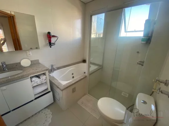 Imagem Belíssimo apartamento, próximo a beira mar, ao lado da casa do governador em prédio com alto padr...