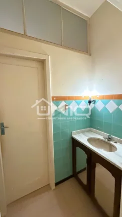 Imagem Casa com Amplo Terreno - No Centro