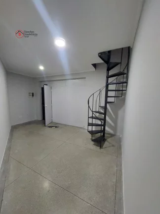 Imagem Salão comercial para alugar. Construido para ser uma igreja, com pulpito e amplo espaço para culto. Possui banheiros, copa, cozinha e escritórios.