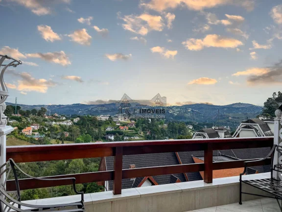 Imagem Apartamento à venda em Campos do Jordão: Vista panorâmica e estilo clássico