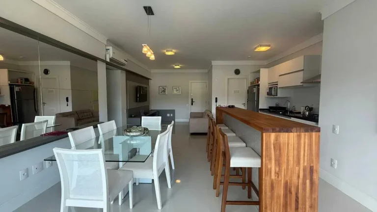 Imagem Apartamento com 2 dormitórios sendo 1 suíte e 1 vaga de garagem na Praia Brava em Itajaí