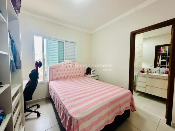 Imagem Esta residência no Condomínio Le Village reúne conforto, espaço e sofisticação em um projeto p...
