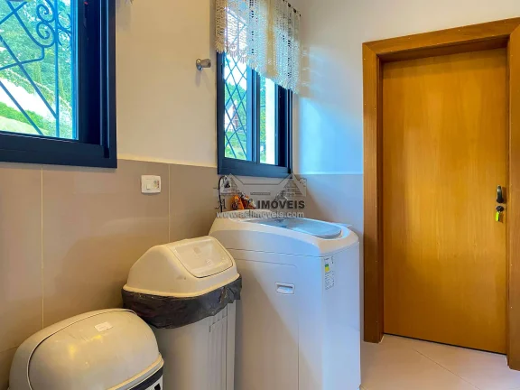 Imagem Casa à venda em Campos do Jordão – Com 5 suítes no Alto do Capivari