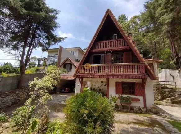 Casa para Venda em Teresópolis / RJ no bairro Cascata dos Amores