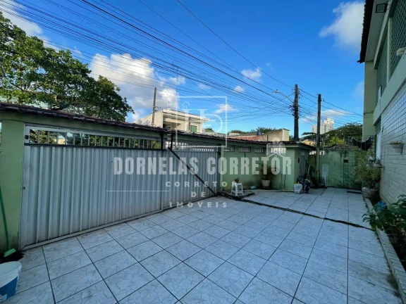 Imagem Casa Amarela - Residência Ampla e Bem Localizada