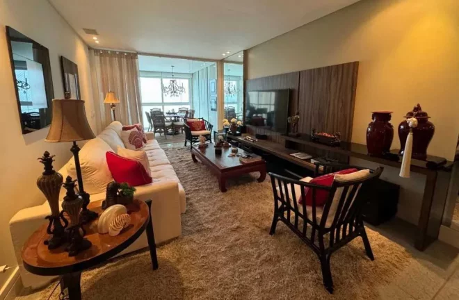 Imagem Apartamento mobiliado com 4 suítes e 4 vagas de garagem na Av. Atlântica em Balneário Camboriú