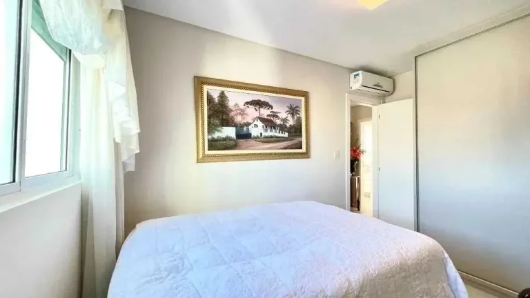 Imagem Apartamento mobiliado de alto padrão com 4 dormitórios e 3 vagas no Centro de Balneário Camboriú