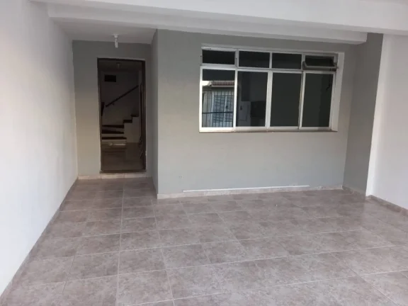 Imagem Sobrado Ótima Localização 125 m2 5 Dormitórios e 2 Vagas de Gargens
