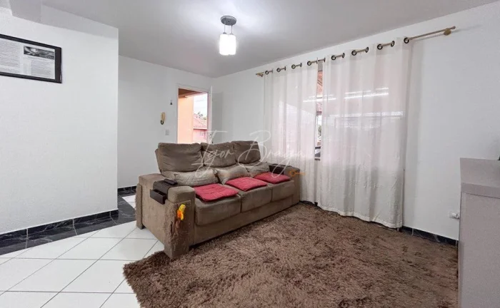 Imagem Sobrado de 3 Quartos à Venda em Condomínio Fechado em Campo Largo - Aparecida