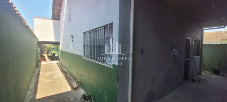 Imagem Casa TÉRREA 262 m² Escritura na Praia 2 Dormitórios 1 Banheiro + 1 Cômodo Grande com 1 Banheiro, Área de Churrasco Grande + 1 Banheiro, 4 Vagas, 5 minutos de Carro da Praia de Itanhaém-SP