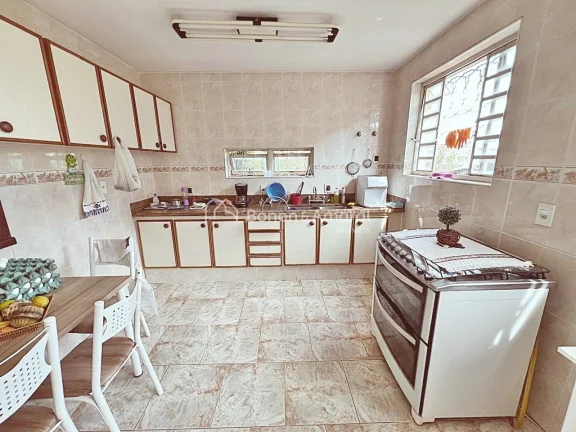Imagem Casa de condominio a venda no bairro das Palmeiras em Campinas!!

Com 4 Dormitórios sendo 2 suítes...