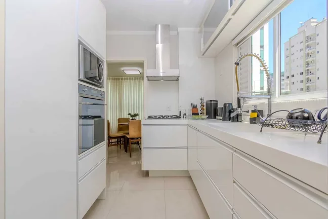 Imagem Apartamento mobiliado com 3 dormitórios sendo 1 suíte e 2 vagas no Fazenda em Itajaí/SC