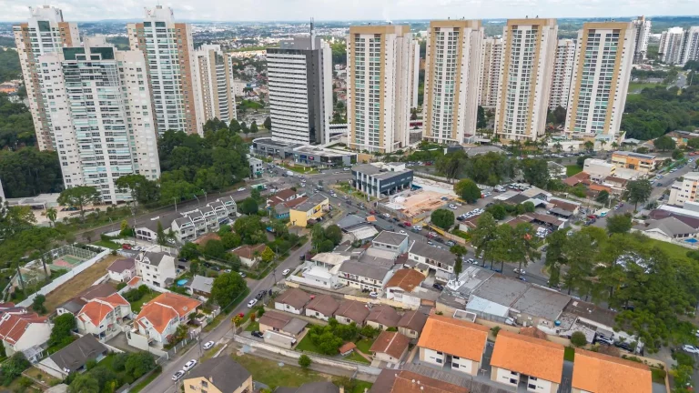 Imagem Terreno no Ecoville, com projeto para prédio em andamento.