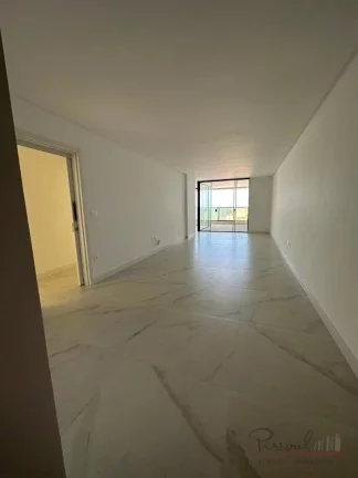 Imagem Sua espaçosa planta, três suítes, quatro banheiros, sacada ampla com churrasqueira e a vista magn...