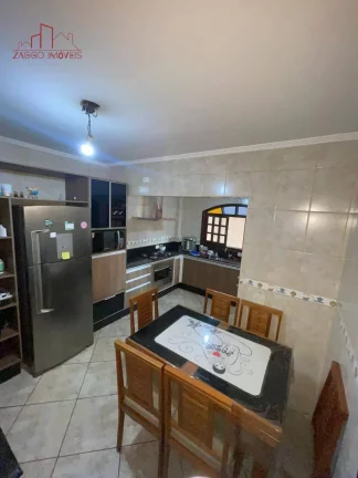 Imagem Casa 200m² - 4 Dorm - 1 Suíte - 2 Vagas