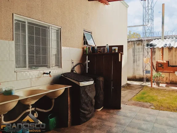 Imagem CASA AMPLA E BEM LOCALIZADA COM 4 DORMITÓRIOS