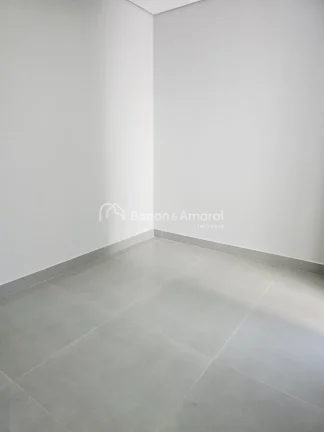 Imagem Esta linda casa térrea nova está localizada em um condomínio com excelente localização, com fá...