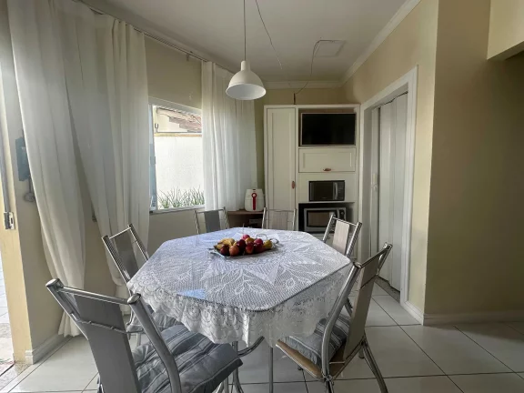 Imagem Casa mobiliada com 3 dormitórios sendo 1 suíte e 2 vagas de garagem no Dom Bosco em Itajaí