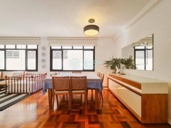 Imagem Um cuidadoso projeto de reforma moderno e funcional. São 129,75m² de área útil, três dormitóri...