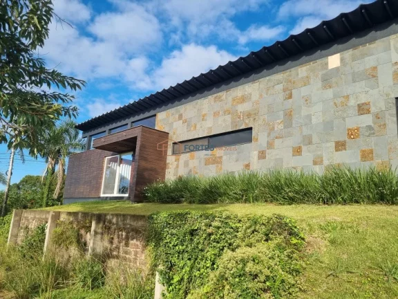 Fortes Imóveis Vende - Casa de Alto Padrão na Borussia