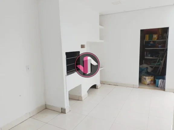 Imagem Casa dos Sonhos à Venda em Cuiabá  Condomínio Malibu Residence Encante-se com esta casa moderna...