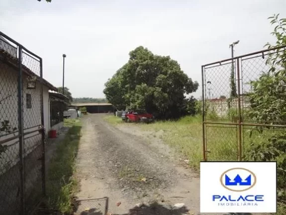 Imagem Ãrea na beira da Rodovia, com terreno de aproximadamente 6.000mÂ², contendo um barracÃ£o de 1.000mÂ...