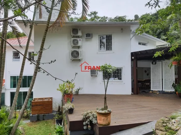 Imagem Maravilhossa casa Condominio Fechado excelente localização.