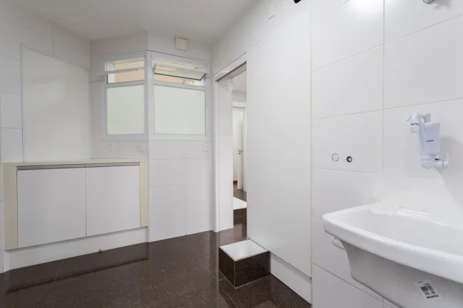 Imagem Apartamento 169M², 3Q, 2 Suítes, 3 Banheiros, 3 Vagas, Varanda, Piscina, Churrasqueira, Salão de Festas, Jardim.