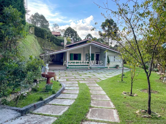 Imagem Casa à Venda em Campos do Jordão | 5 Dorms., Lareira e Deck Panorâmico