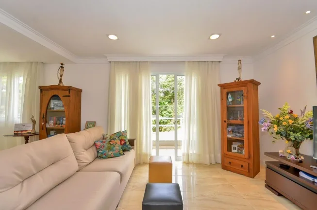 Imagem Casa 3 dormitórios. 236 m2 na Vista Alegre (Jd. Schaffer)