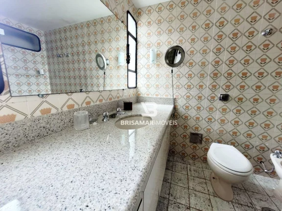 Imagem PITANGUEIRAS- UMA QUADRA DA PRAIA , LOCALIZAÇÃO ESPETACULAR , GARAGEM NO PRÉDIO, CHURRASQUEIRA.