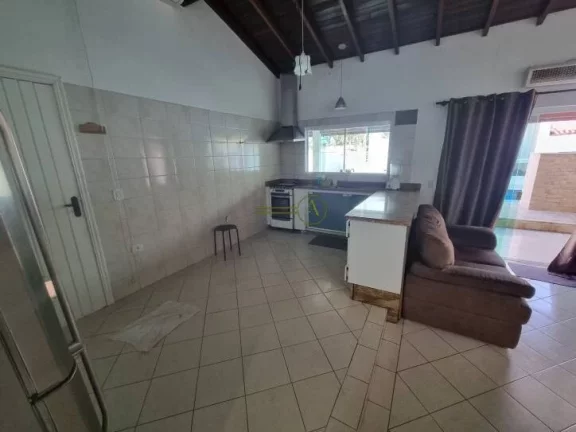 Imagem Casa térrea, com piscina e churrasqueira à venda apenas 40 metros da praia