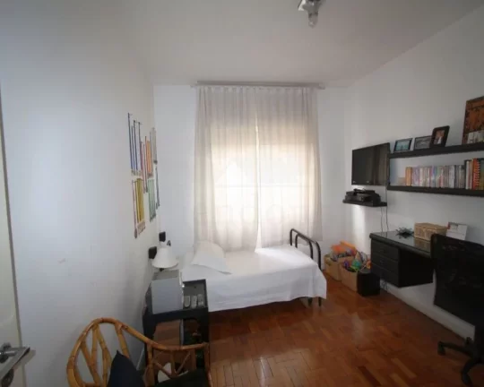 Imagem Apartamento amplo, bem distribuido, com living para dois ambientes, lavabo, 3 dormitórios sendo 1 s...