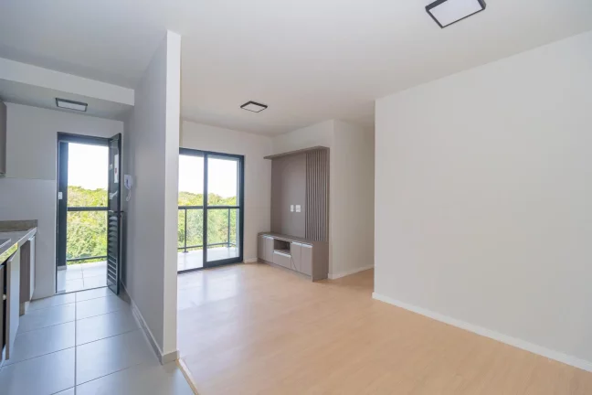 Imagem Belíssimo apartamento semi mobiliado, no Campo Comprido disponível para sua primeira locação composto de: