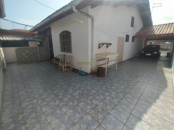 Imagem Casa térrea com 2 dorms, á 950m da Praia à venda em Peruíbe