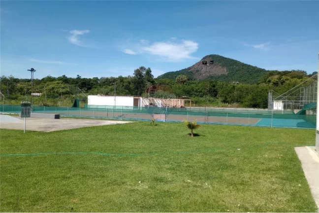 Imagem Lindo e Plano Terreno em Condomínio com Lazer Completo.