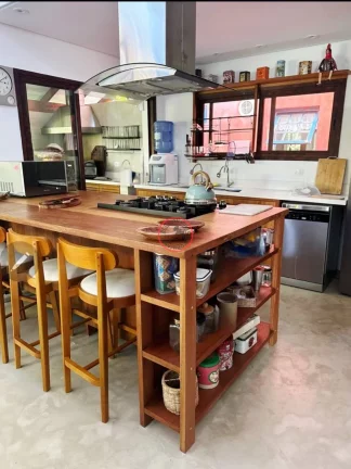 Imagem CASA EM CAMBURIZINHO COM 3 SUITES +2 QUARTO SALA DE ESTAR ,SALA DE JANTAR VARANDA C/ AREA GOURMET, 3 VAGAS, 350 METROS DA PRAIA