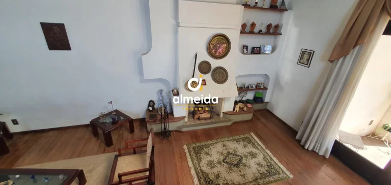 Imagem Casa 4 dormitórios à venda Centro Santa Maria/RS