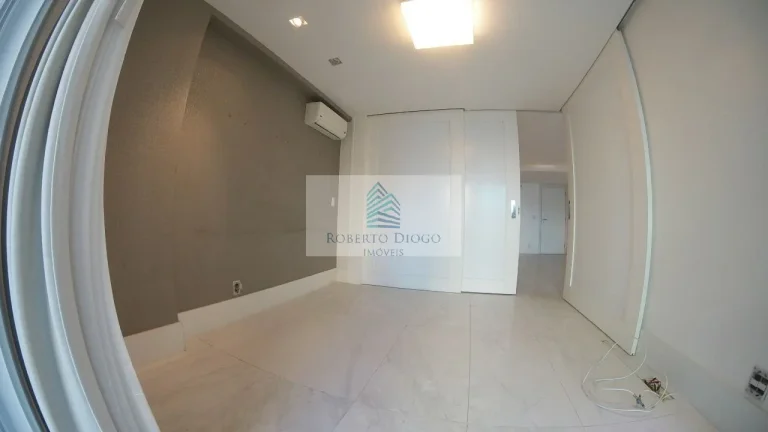 Imagem Apartamento de Luxo à Venda em Icaraí, Niterói-RJ: 4 Quartos, 3 Suítes, 3 Vagas de Garagem - 158m² de Puro Conforto!