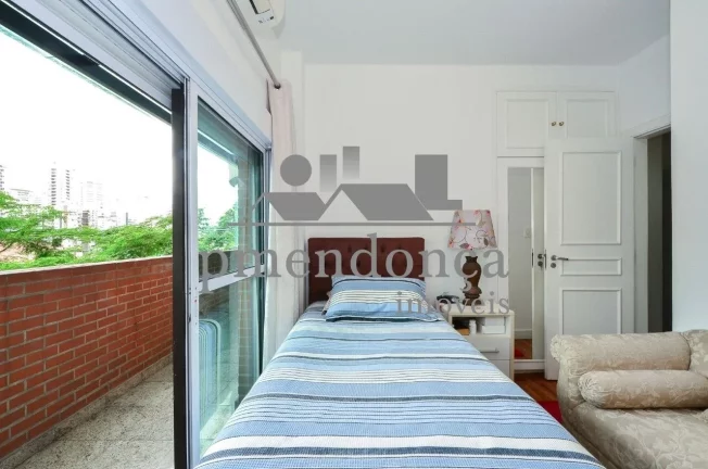 Imagem imóvel excepcional no coração de Perdizes Nobre com 3 suítes e 4 vagas, 230m².