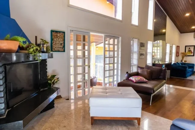 Imagem Incrível casa de alto padrão em um condomínio fechado com localização privilegiada na serra.