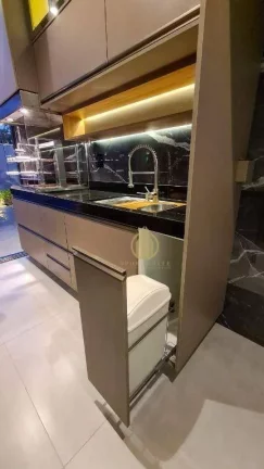 Imagem Sobrado no Vivendas da Mata com 3 suítes e piscina.