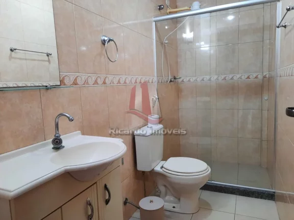 Imagem Espaçoso Apartamento Duplex c/ 4 Qtos.