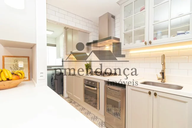 Imagem Apartamento em andar alto de 69m², moderno, finamente decorado com qualidade e de bom gosto. Com li...