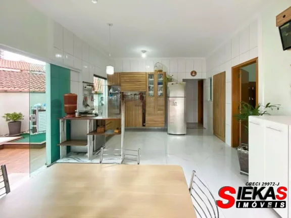 Imagem Imperdível! Casa à venda em São Paulo-SP, Itaquera, 4 quartos, 2 suítes, 2 salas, 3 banheiros, 3 vagas, 165m². Confira!
