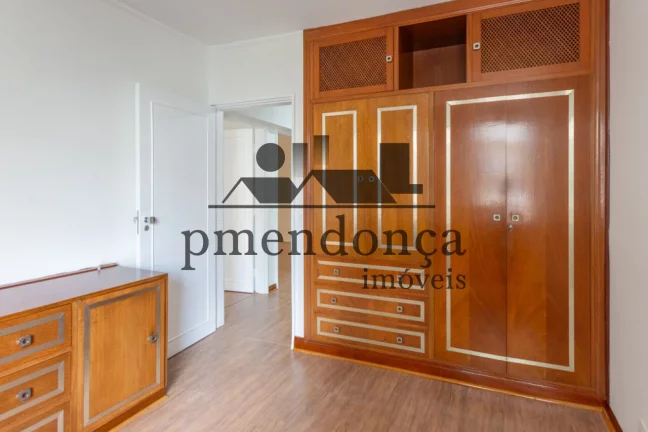Imagem Apartamento em Higienópolis com 158m², 4 quartos (1 suíte) e 2 vagas.