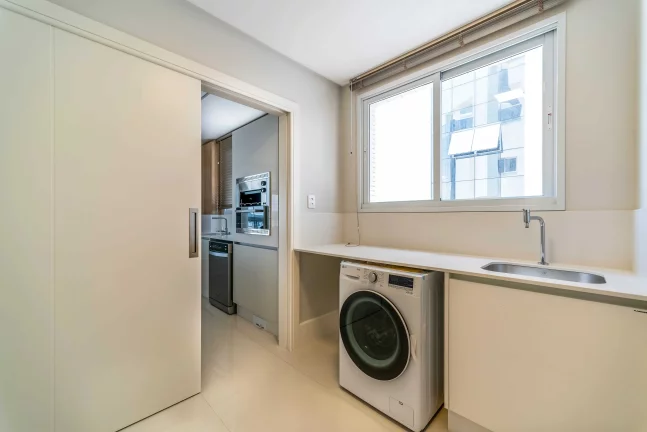 Imagem Apartamento com 4 dormitórios sendo 4 suítes e 4 vagas de garagem em Balneário Camboriú/SC