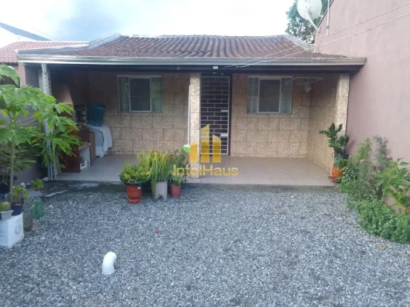 Imagem Em Itapoá, no Balneário Uirapuru, há uma casa com grande potencial para quem busca uma oportunida...